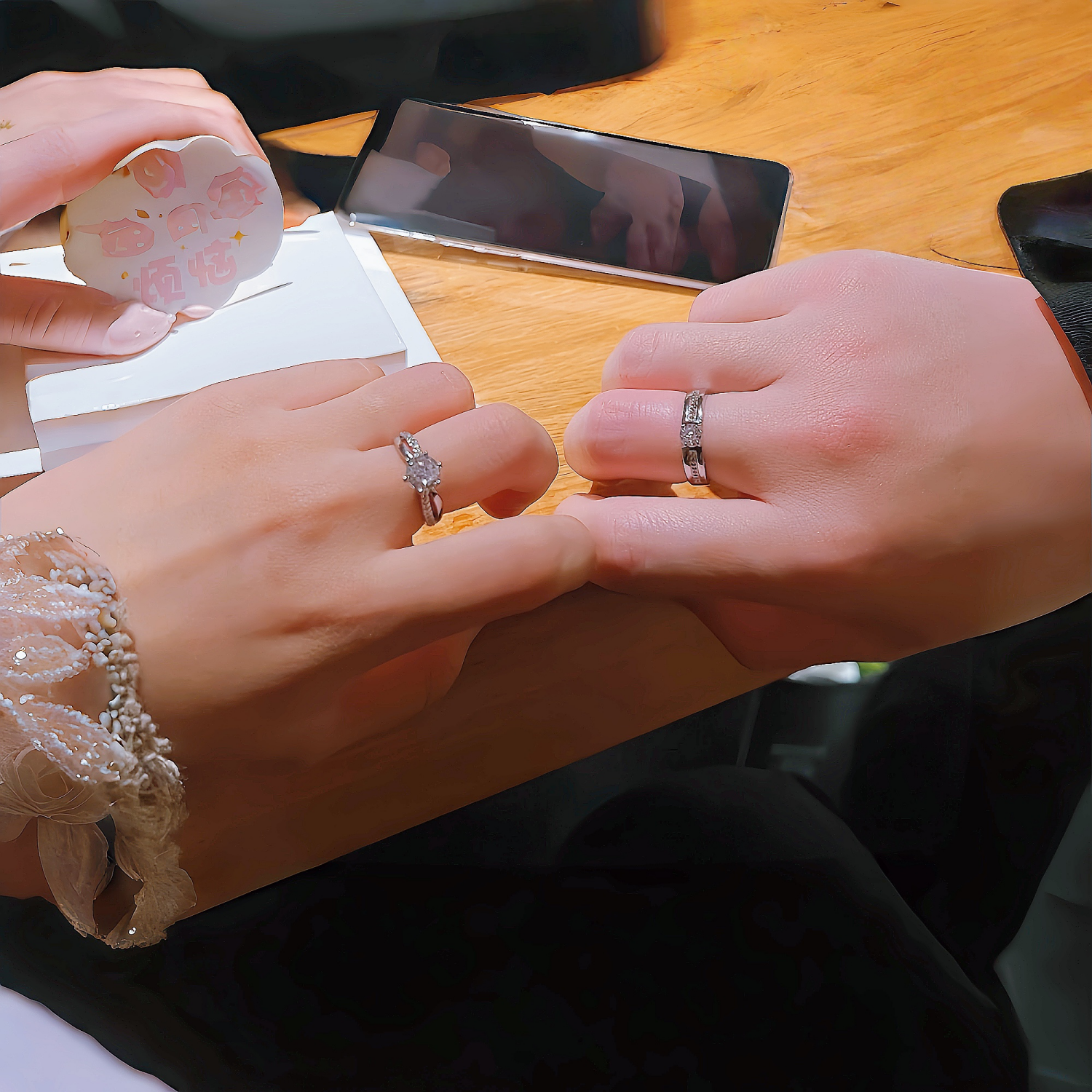 仿真假钻戒一对情侣结婚对戒求婚纱照礼仪式用道具活口可调节戒指,淘宝优惠券,粉丝福利购,淘宝优惠卷