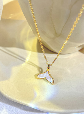 美人鱼尾镶天然彩贝钛钢项链防氧化处理女款小众轻奢个性锁骨链