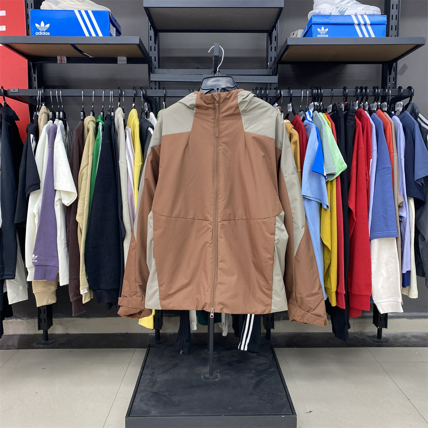 正品Adidas阿迪达斯男女外套拒水防泼运动休闲宽松连帽夹克JZ8413,淘宝优惠券,粉丝福利购,淘宝优惠卷