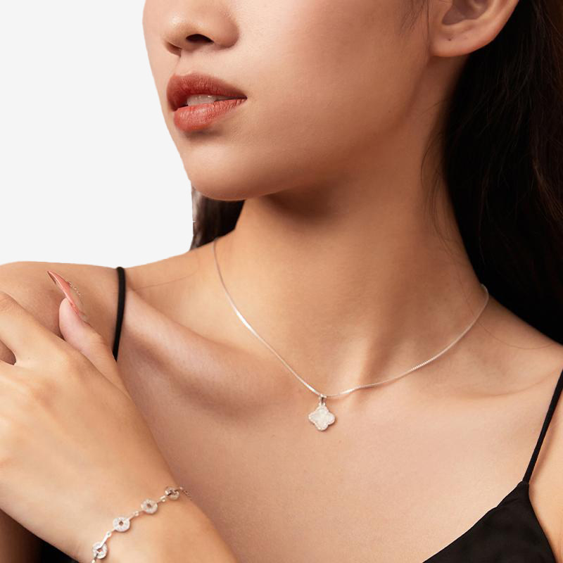 恋时空四叶草项链925银锁骨链女配饰品贝母吊坠颈链送女友