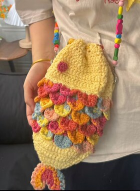 纯手工编织手机包成品波光粼粼闪闪线小鱼包材料送女友闺蜜