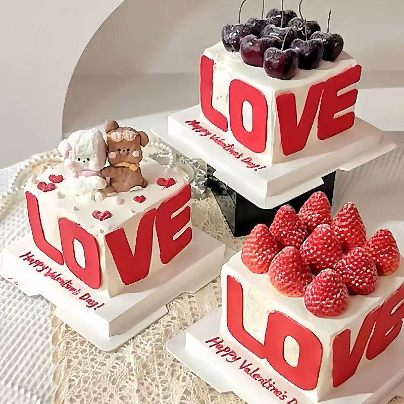 214情人节草莓蛋糕装饰方形红色love亚克力插牌情侣告白装扮插件