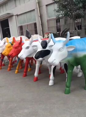 仿真动物彩绘牛雕塑西门塔尔牛