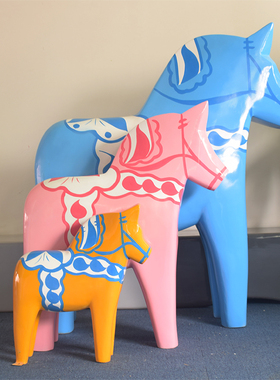 大型彩绘达拉木马卡通玻璃钢雕塑