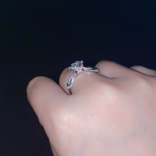 18K镀金精致80分六爪高碳钻石婚纱戒指女微镶轻奢圆钻戒节日礼物 - 图1