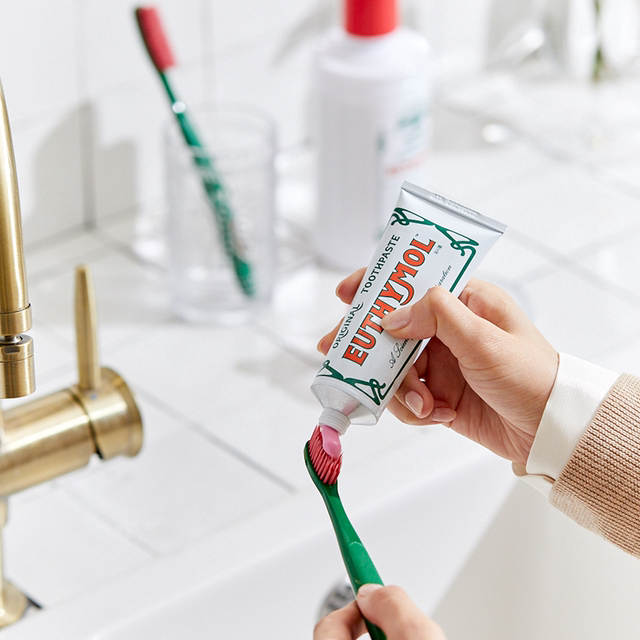 Yuezimu soft-bristled toothbrush with soft brush head for adults