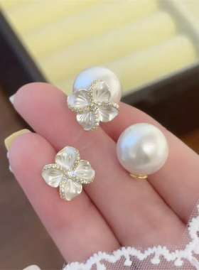 925银针法式白色花朵珍珠耳钉