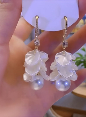 珠光白色花瓣珍珠流苏耳坠耳环