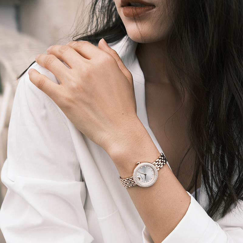 Self-operated Armani Gypsophila women's quartz watch