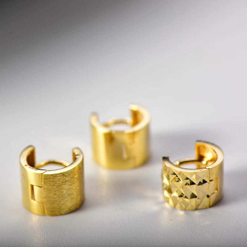 Fashionable shiny matte earrings, 10 carat
