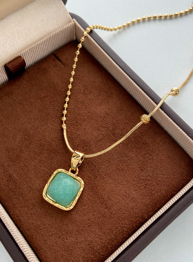 气质轻奢高级感绿色方形吊坠项链