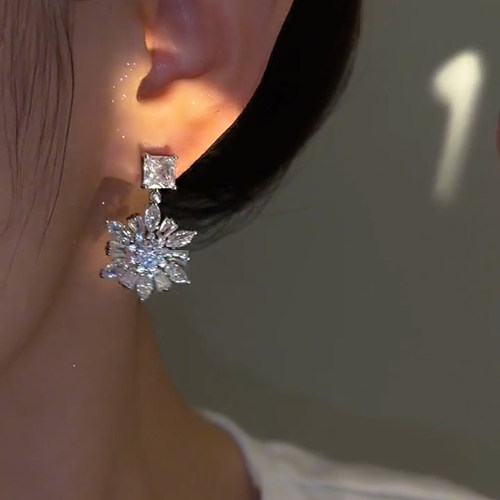 轻奢满钻锆石耳钉气质百搭小众设计高级感花朵吊坠耳环女2023新款 - 图2