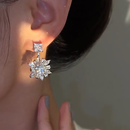 轻奢满钻锆石耳钉气质百搭小众设计高级感花朵吊坠耳环女2023新款 - 图1