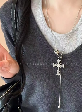 美神降临~金色中古十字架项链女款2025新款小众精致高级感毛衣链