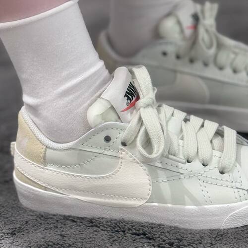 Nike Blazer Low '77 Jumbo 女子舒适防滑耐磨低帮休闲板鞋DQ1470 - 图1