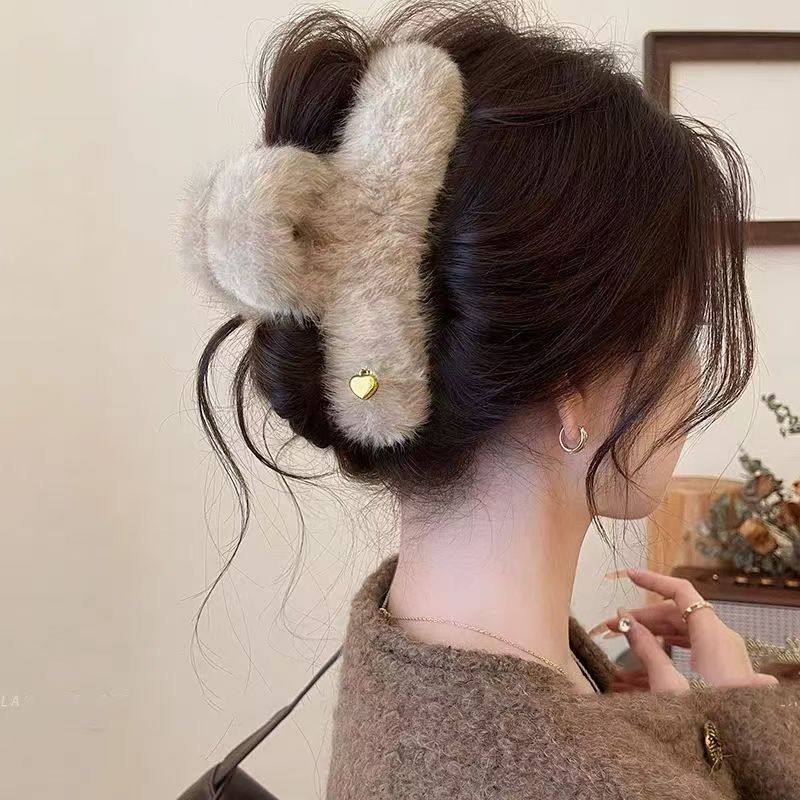 冬季爱心毛毛抓夹女慵懒风高级感毛绒鲨鱼夹2025新款大号发夹头饰,淘宝优惠券,粉丝福利购,淘宝优惠卷