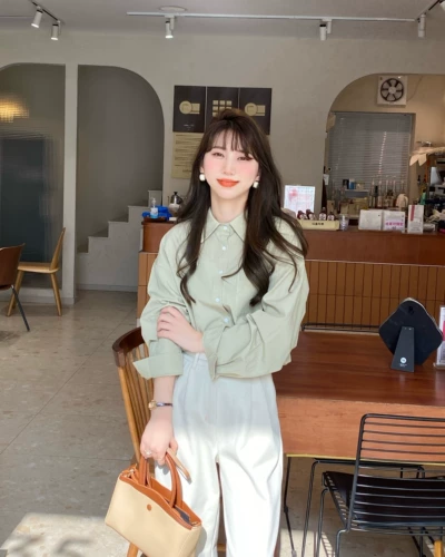 Берри любит вас и представляет собой обычай из Dapang, простая белая лацкатная рубашка, тыквенный цвет с длинными рукавами для женщин