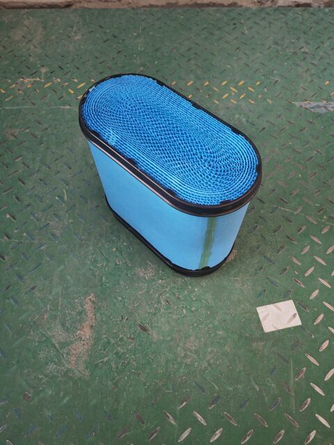 Suitable for Iveco school bus honeycomb filter air filter element P788895 42558096 air filter