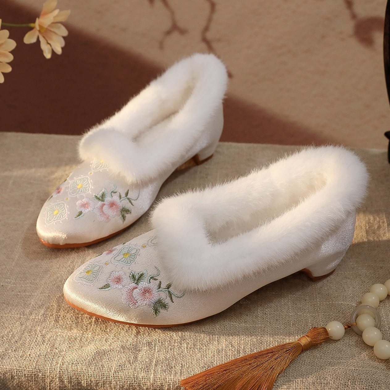 【晴柔】2025冬季新款加绒保暖绣花鞋古风缎面汉服鞋国风绣花,淘宝优惠券,粉丝福利购,淘宝优惠卷