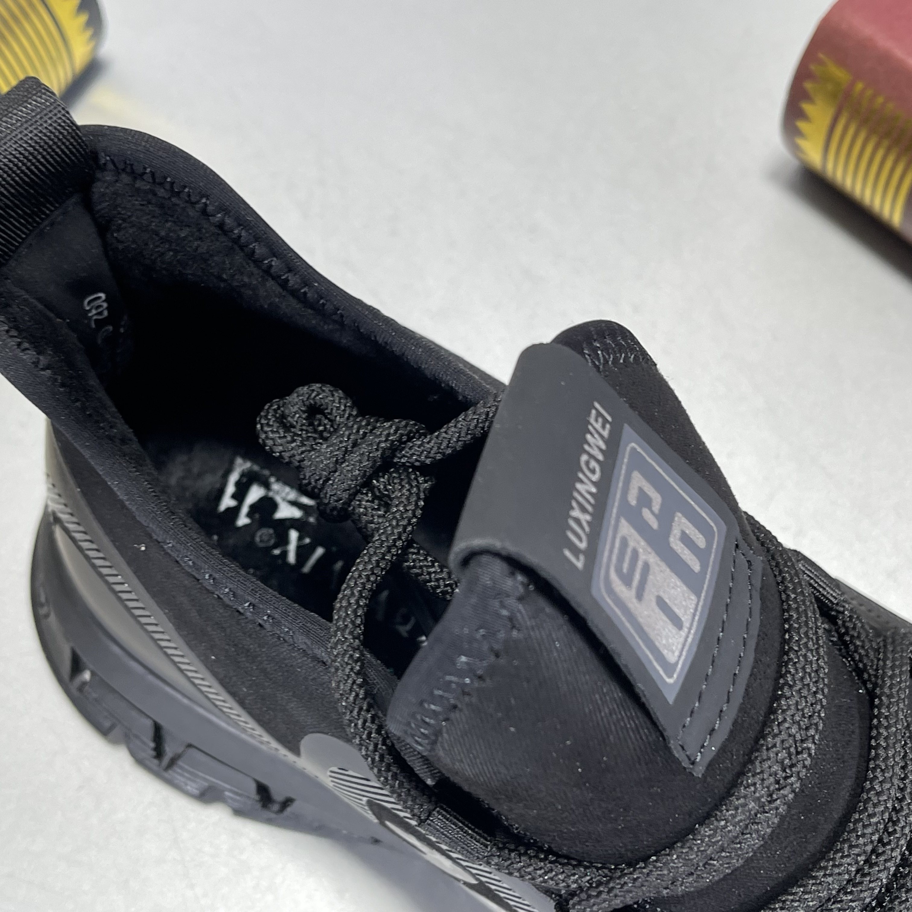 品牌男鞋断码处理真皮秋冬跑鞋潮流黑色休闲运动跑步鞋轻便旅游鞋,淘宝优惠券,粉丝福利购,淘宝优惠卷