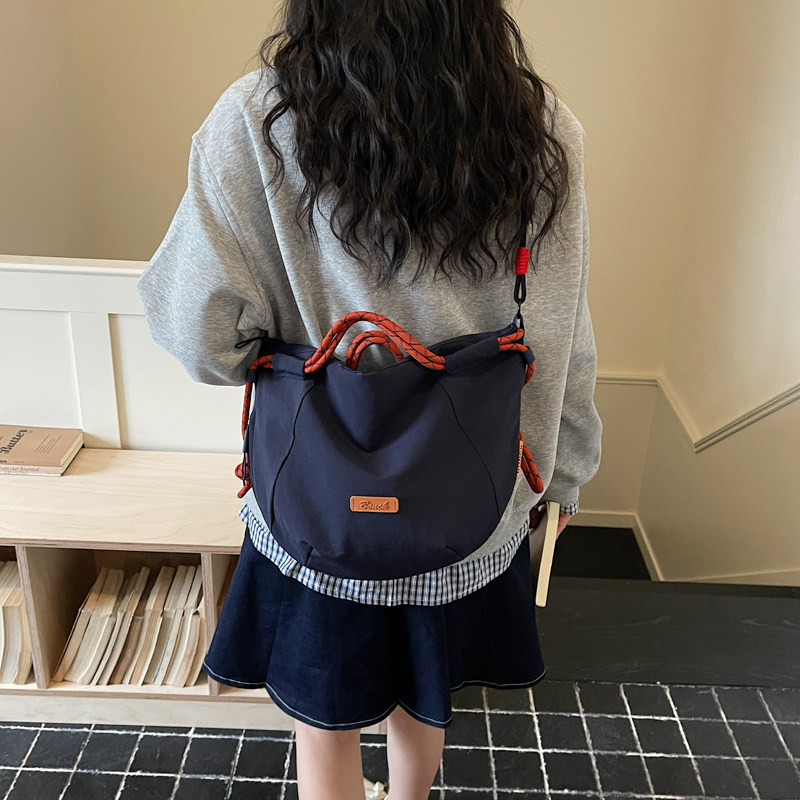Oxford cloth bag for women, high-end, niche, lightweight, casual, sports, portable, one-shoulder crossbody bag, women's commuter dumpling bag