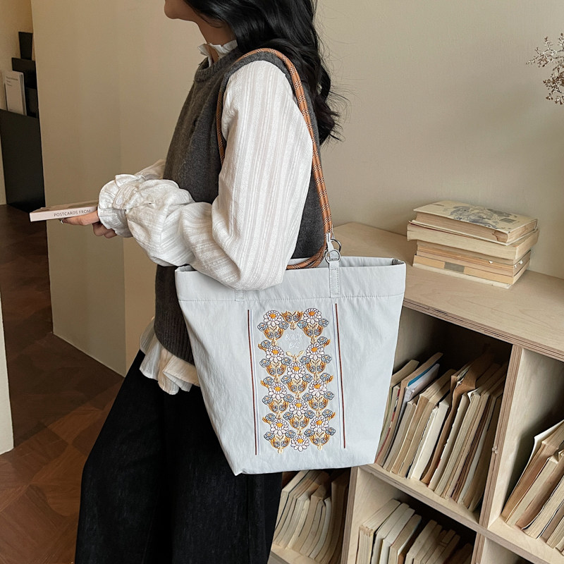 日系复古刺绣购物袋帆布包大容量单肩水桶手提袋上班通勤包托特包,淘宝优惠券,粉丝福利购,淘宝优惠卷
