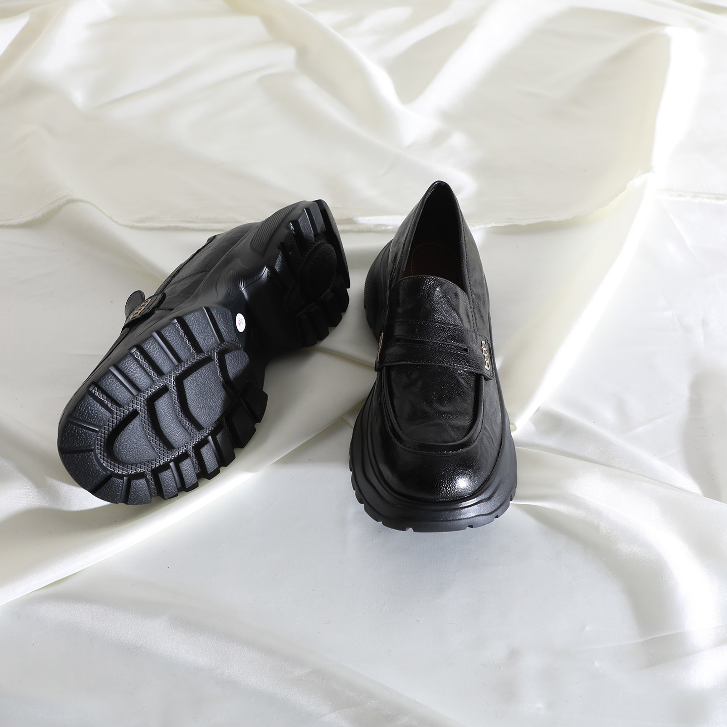 莲花府邸2026春季英伦单鞋圆头深口一脚蹬乐福鞋休闲百搭厚底羊皮,淘宝优惠券,粉丝福利购,淘宝优惠卷