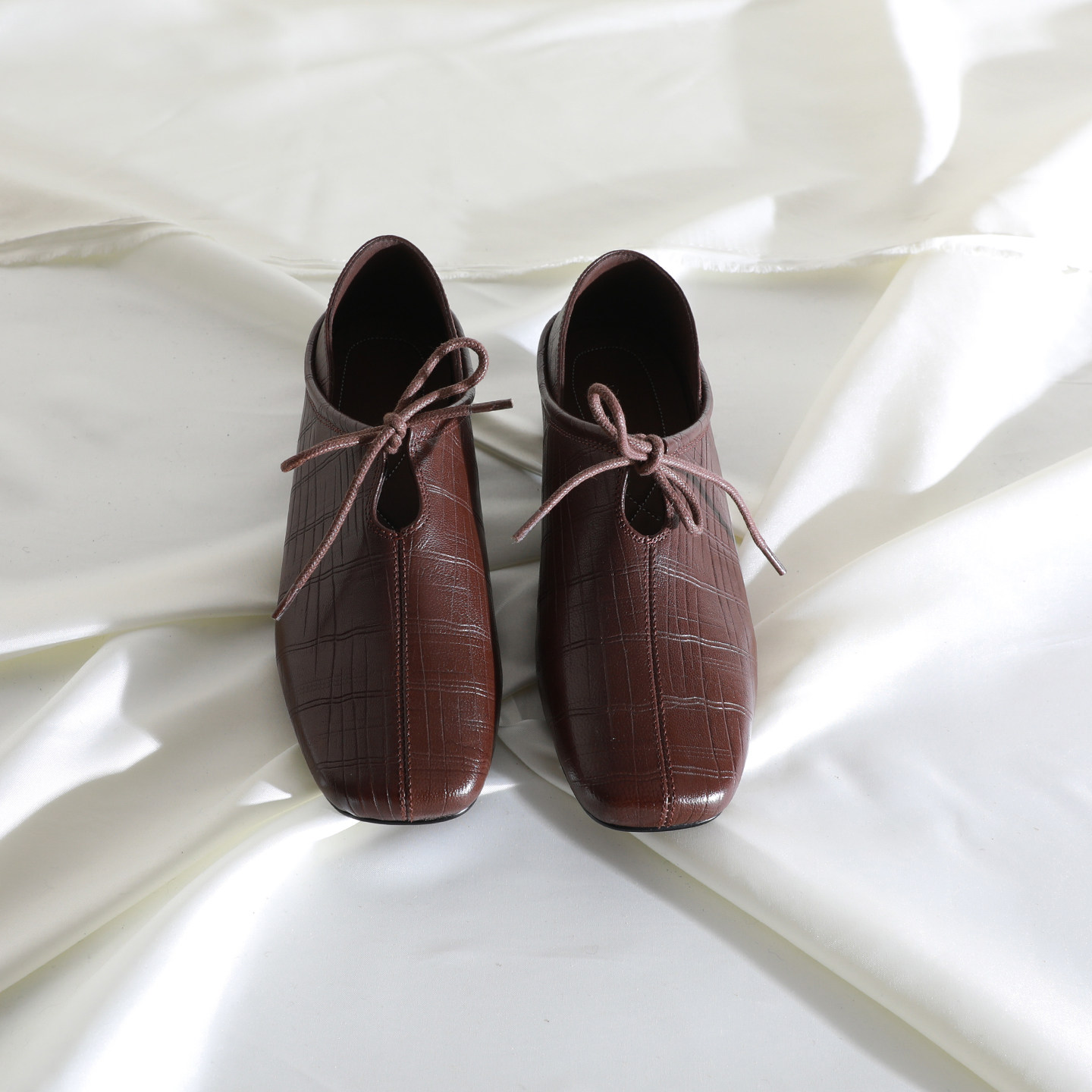 莲花府邸2026春季简约单鞋方头系带深口鞋子舒适百搭粗跟羊皮女鞋,淘宝优惠券,粉丝福利购,淘宝优惠卷