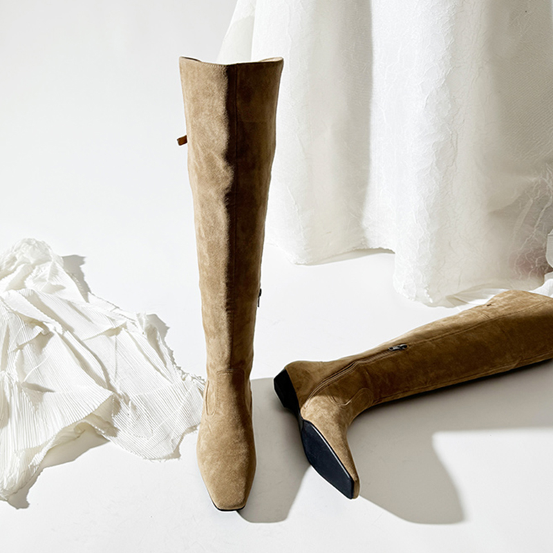 莲花府邸2025冬季女靴时尚气质长筒靴简约时装靴显瘦百搭粗跟绒面 - 图0