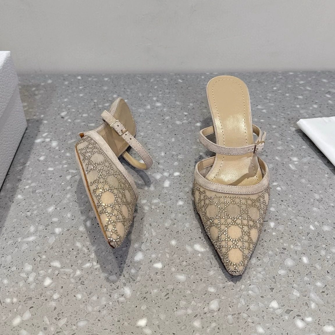 尖头一字带鞋2025早春夏季新款真皮网纱半拖鞋女外穿细中跟女凉鞋,淘宝优惠券,粉丝福利购,淘宝优惠卷