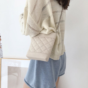 百搭菱格拉链小方包