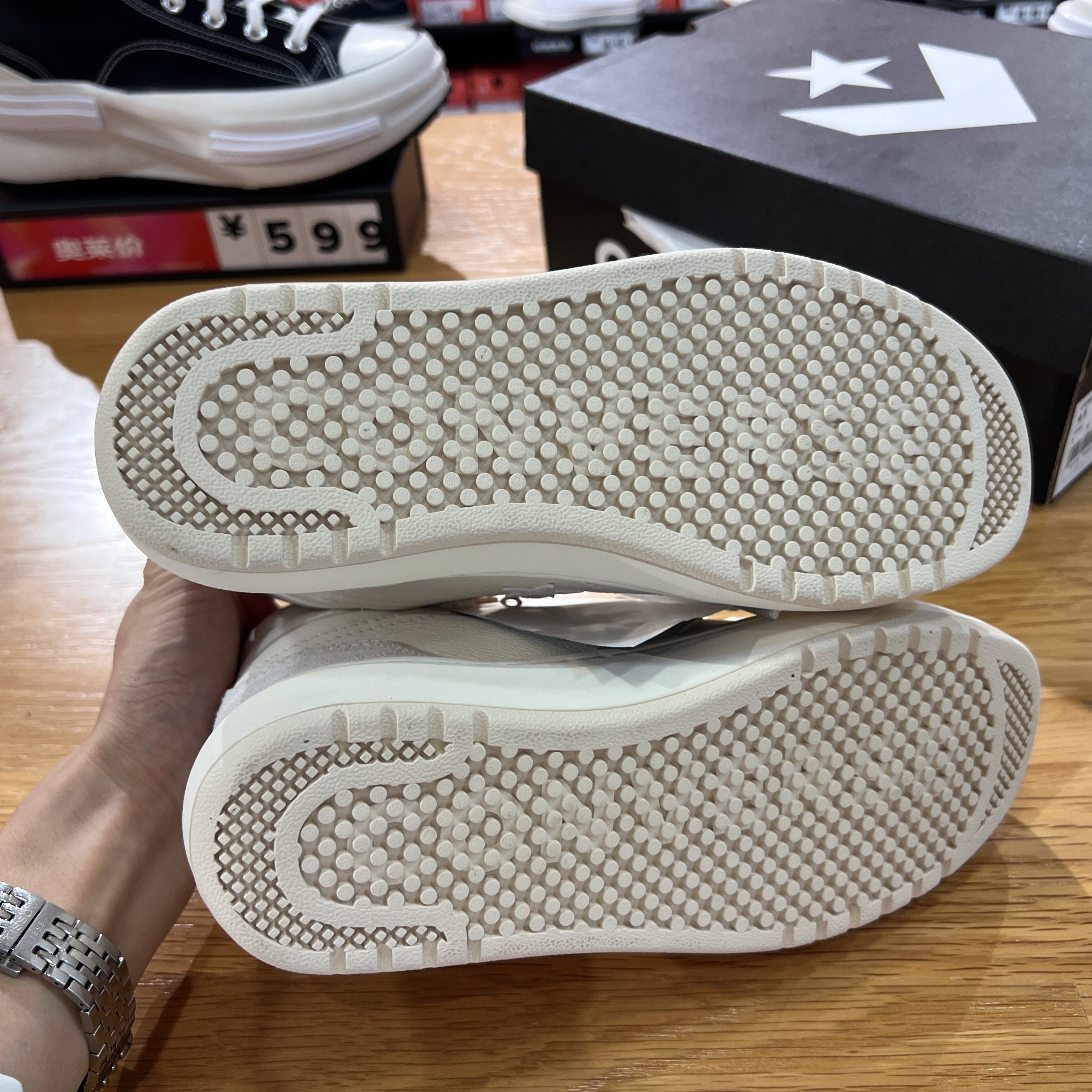 匡威Pro白灰撞色拼接反毛皮时尚个性休闲高帮休闲板鞋男女A09082C,淘宝优惠券,粉丝福利购,淘宝优惠卷