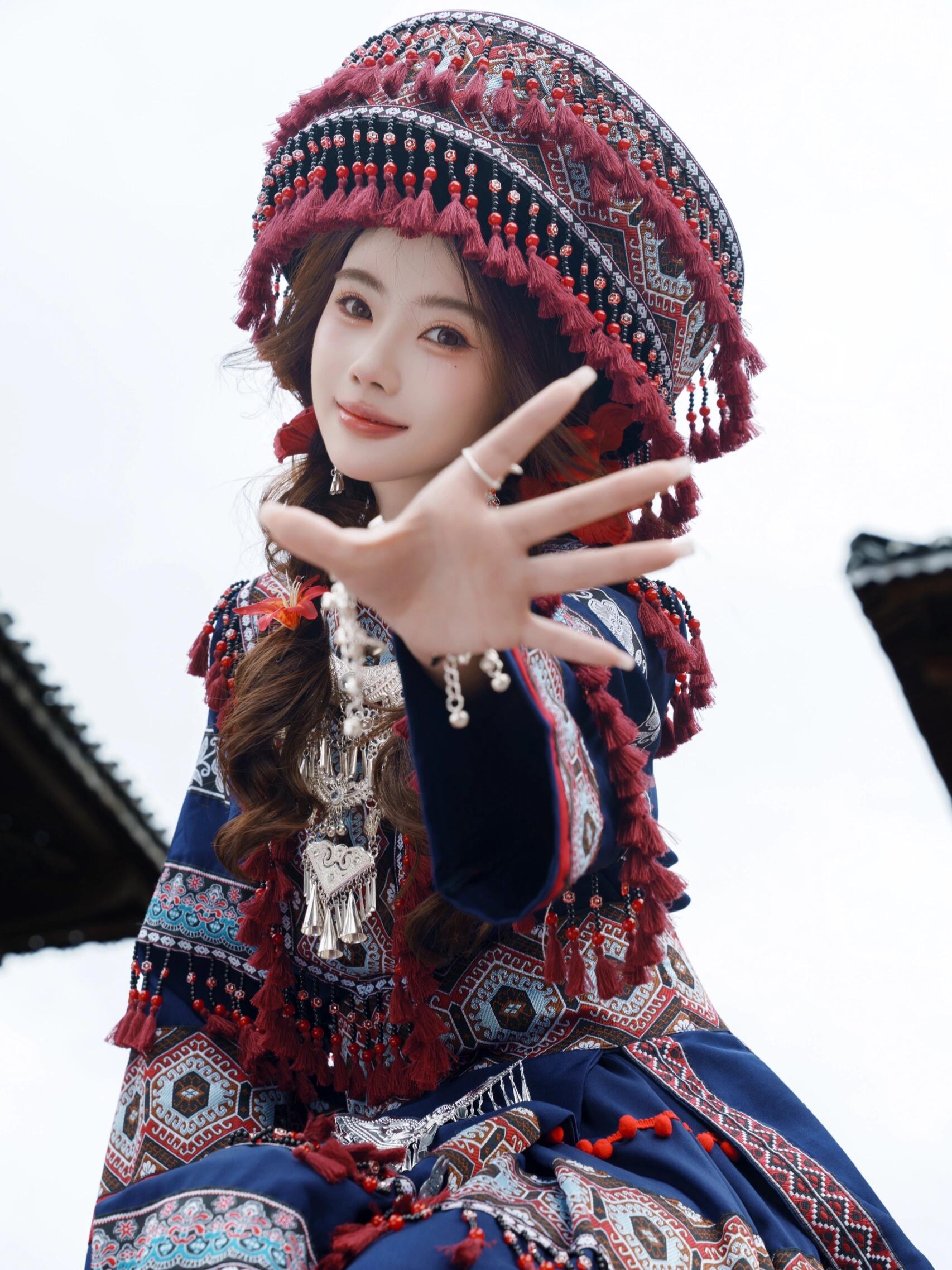 苗族服装女重工改良少数民族苗疆少女服饰土家族摄影旅拍演出服新 - 图0