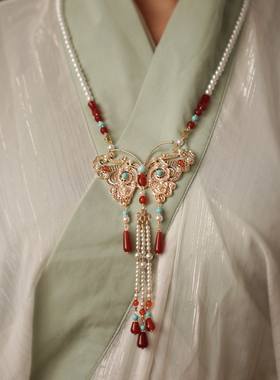 璎珞背云女醒狮蝴蝶搭配马面裙