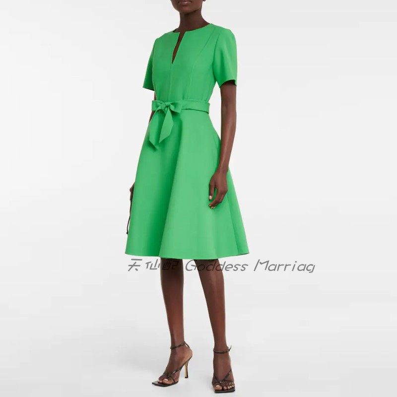 质感晚礼服短款绿色小礼服女2023新款时尚短袖年会连衣裙简单大方