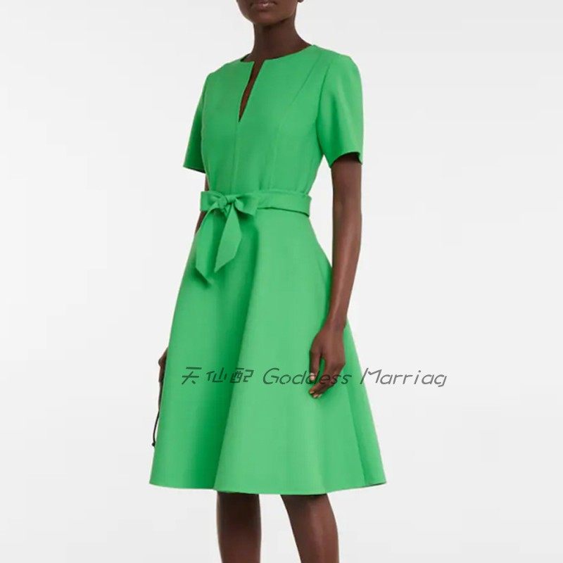 质感晚礼服短款绿色小礼服女2023新款时尚短袖年会连衣裙简单大方