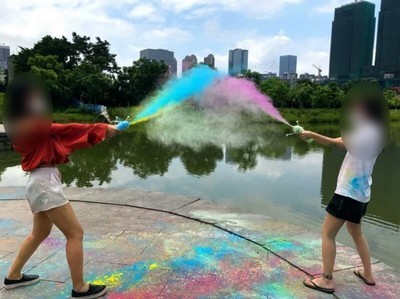 瓶装拍摄彩虹跑彩跑粉玉米粉彩跑colorrun彩色玉米淀粉街拍彩拍