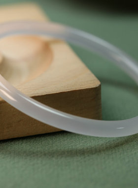 6mm叮当白月光高冰灰玉髓玉手镯