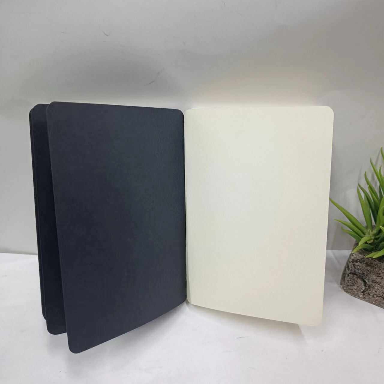 雅莎卡加厚64K/32K便签本可爱封面黑白纸内页学生笔记本 - 图1