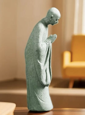 青砂石禅意小和尚行礼僧摆件