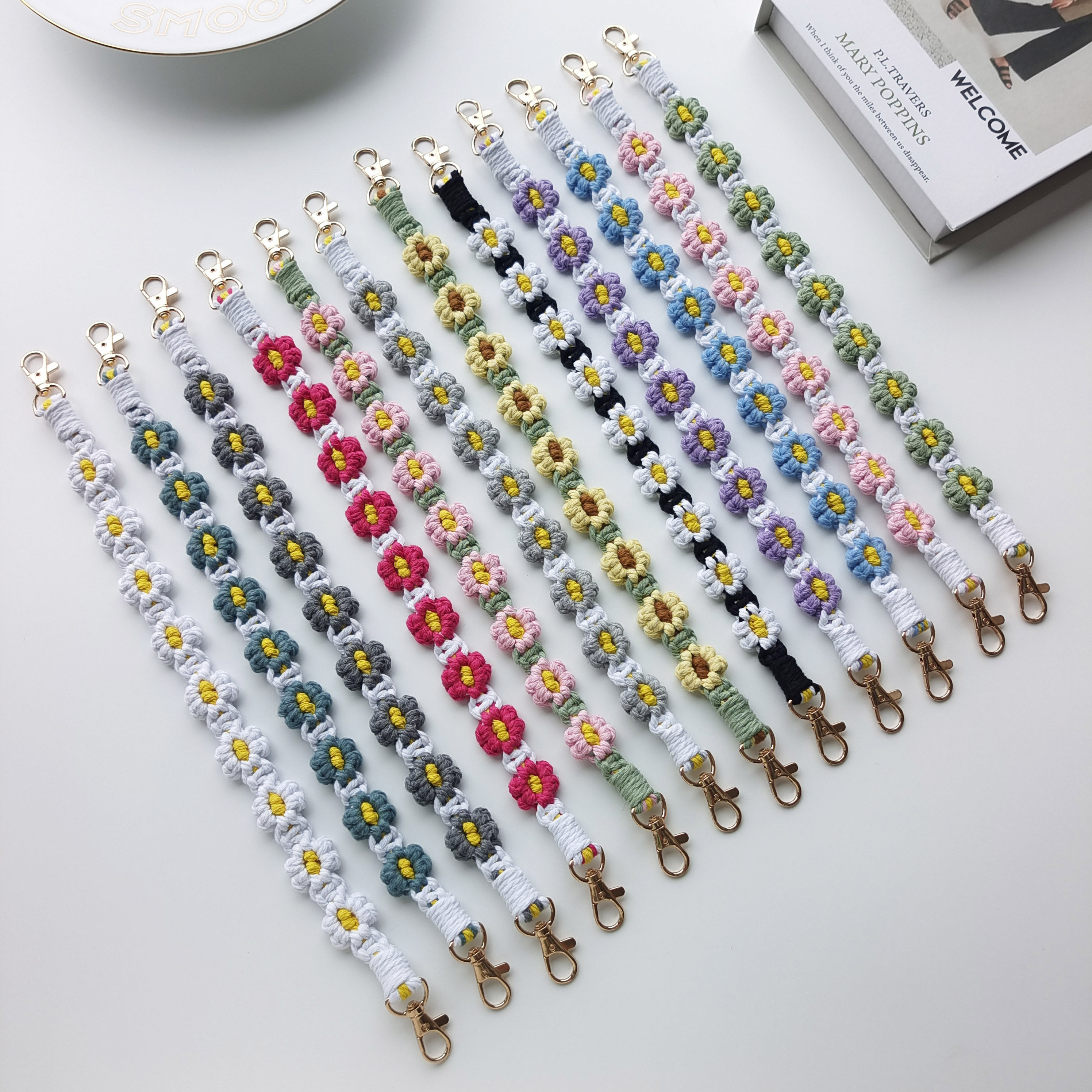 Hand-woven sports water bottle portable rope convenient daisy