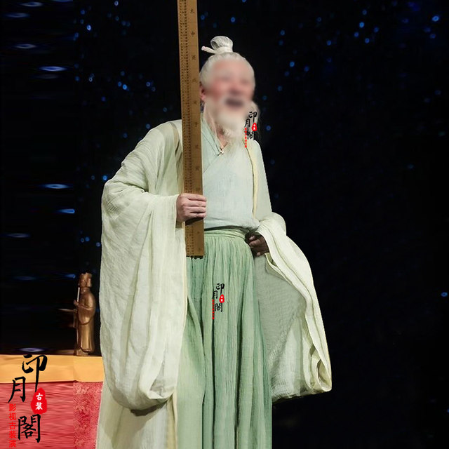 In ancient times, old people and passers-by performed in ancient costumes