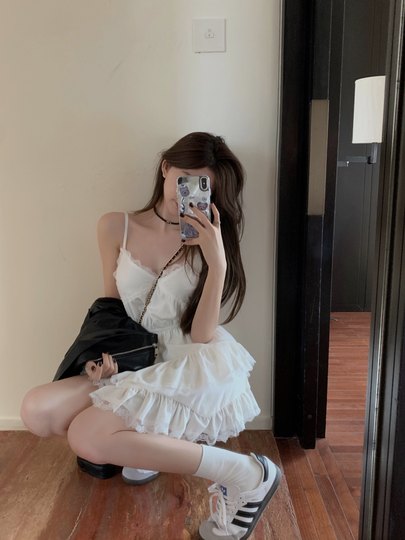 Waist slimming short lace suspender dress