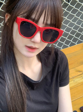推荐款度假风方形太阳眼镜韩版高级感百搭防紫外线复古红色墨镜女