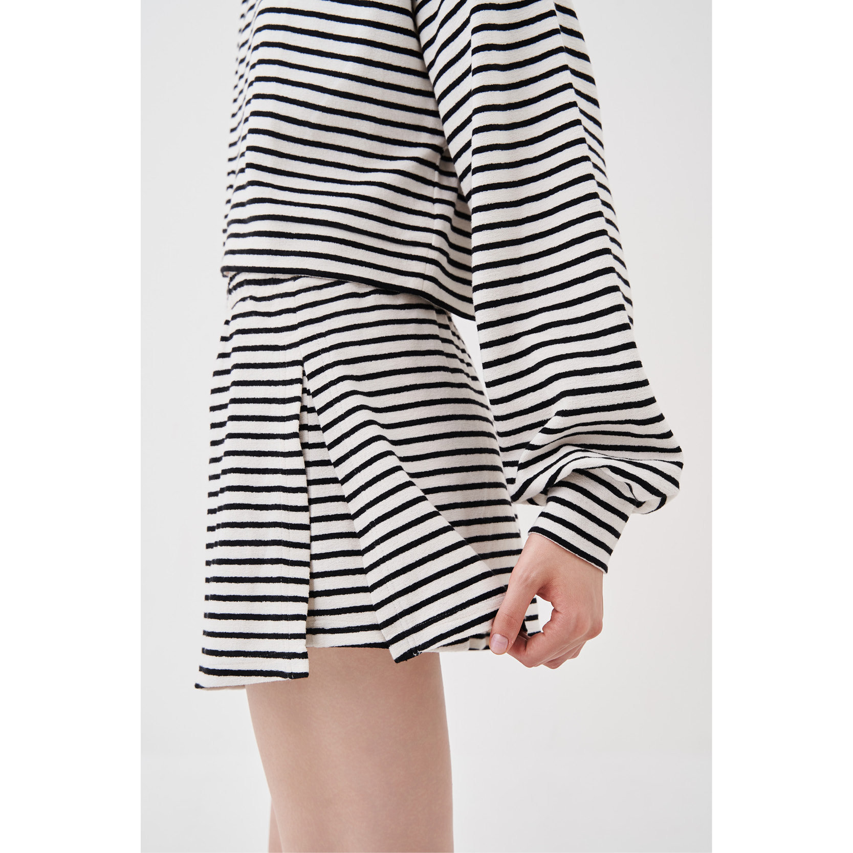 OTHERSTORE 经典条纹 一整套时尚穿搭套头条纹卫衣女抽绳休闲裤裙 - 图1