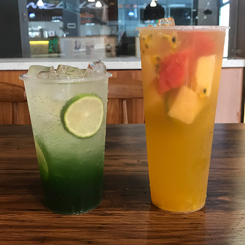 90口径加厚一次性塑料奶茶杯高透注塑杯饮料果汁杯可定制LOGO - 图2