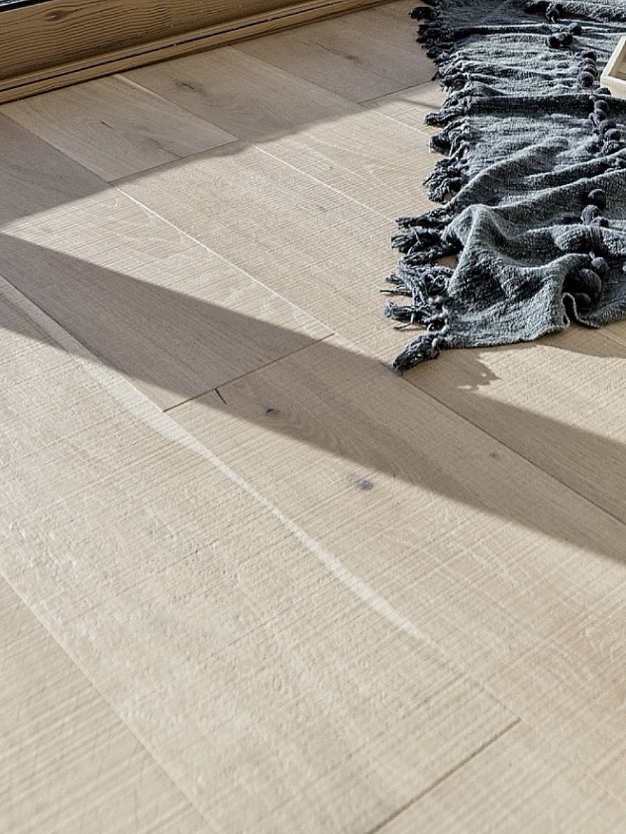 锯齿纹中古色1.9米超大板欧洲橡木纯三层实木地板ENF级锁扣地暖