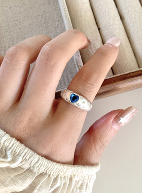 简约轻奢雾面拉丝爱心女士戒指