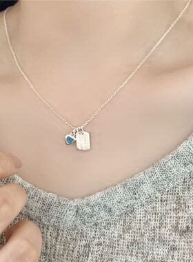甜美字母方牌项链女蓝色爱心精致百搭锁骨链网红气质小众个性颈链