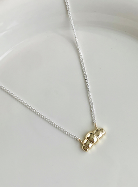 简约精致百搭撞色牛角包吊坠项链